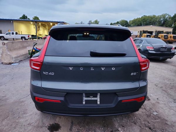 2026 VOLVO XC40 — DIRR