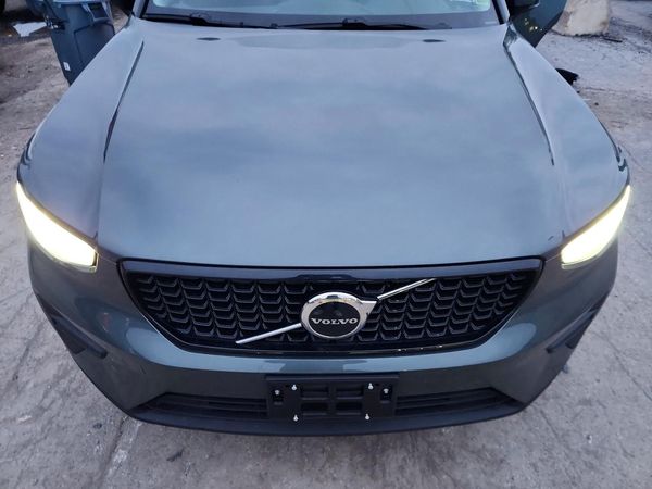 2026 VOLVO XC40 — Engine bay