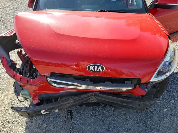 2013 KIA SOUL All Trims — Engine bay