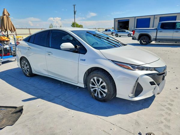 2020 TOYOTA PRIUS — Passenger 3/4