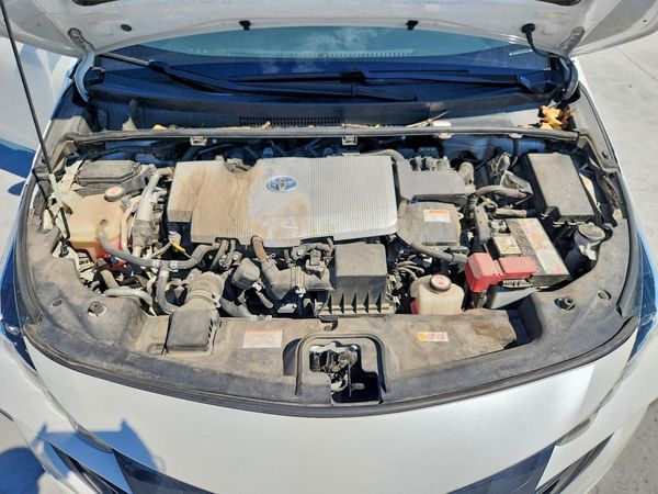 2020 TOYOTA PRIUS — Engine bay