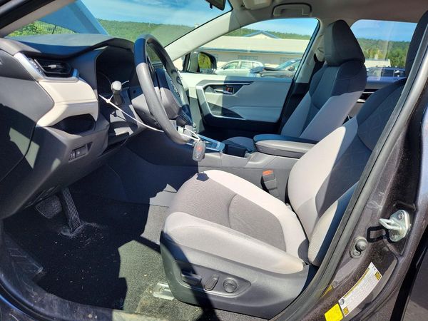 2025 TOYOTA RAV4 XLE — DENT