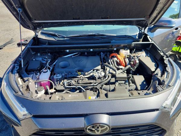 2025 TOYOTA RAV4 XLE — Engine bay