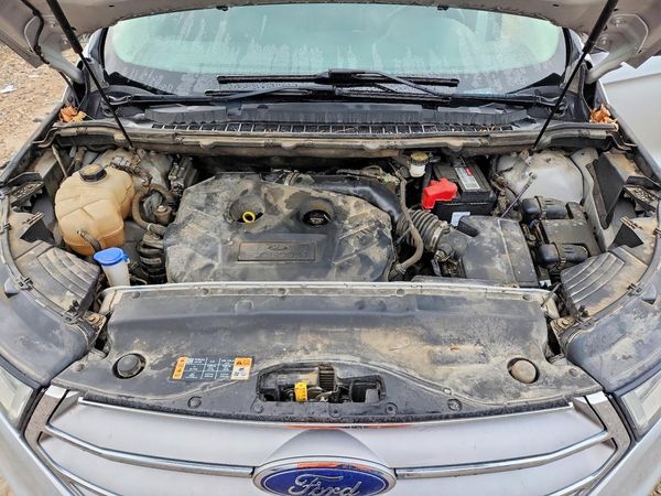 2018 FORD EDGE Titanium — Engine bay