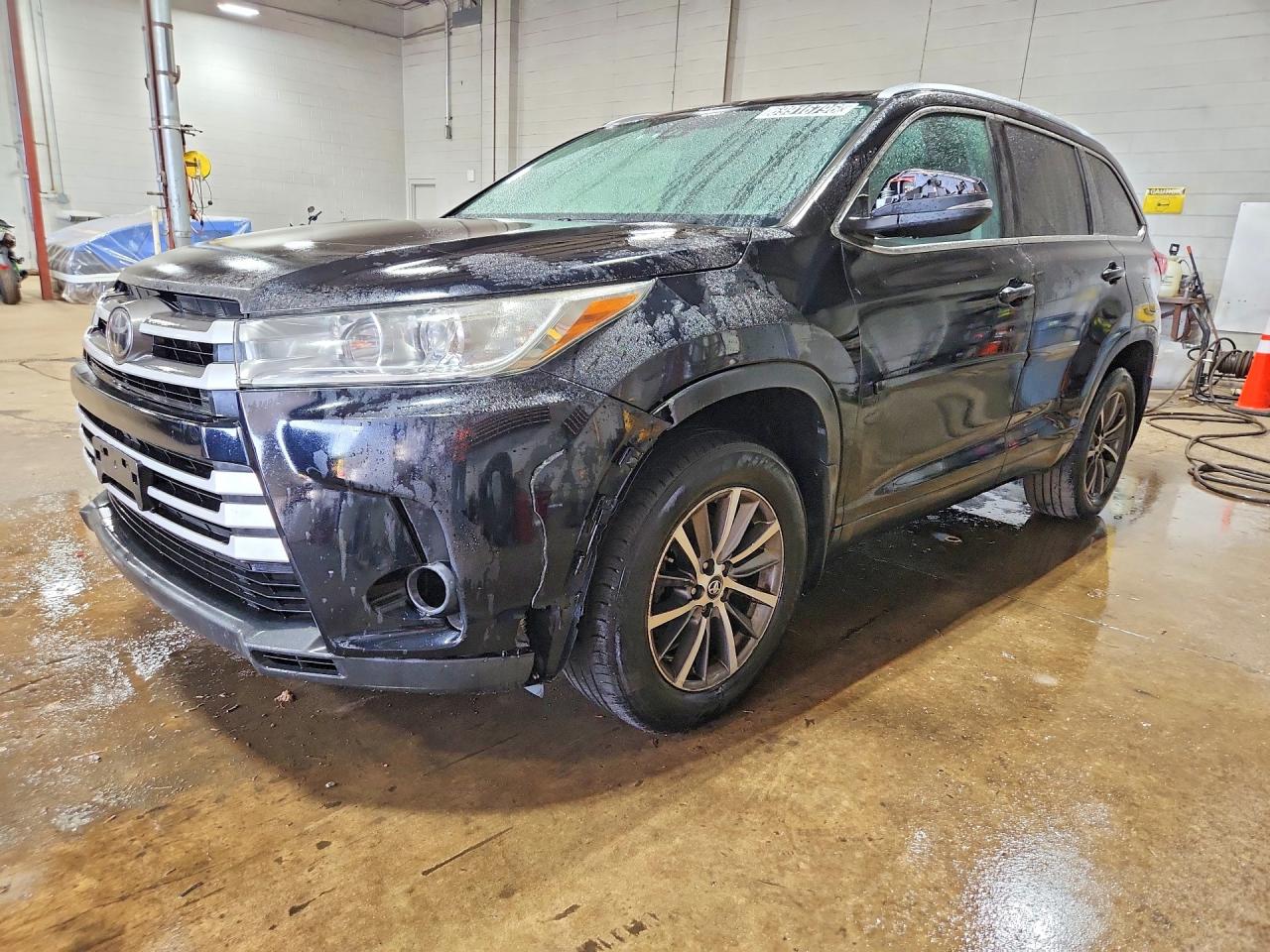 2018 TOYOTA HIGHLANDER SE/XLE — Front 3/4