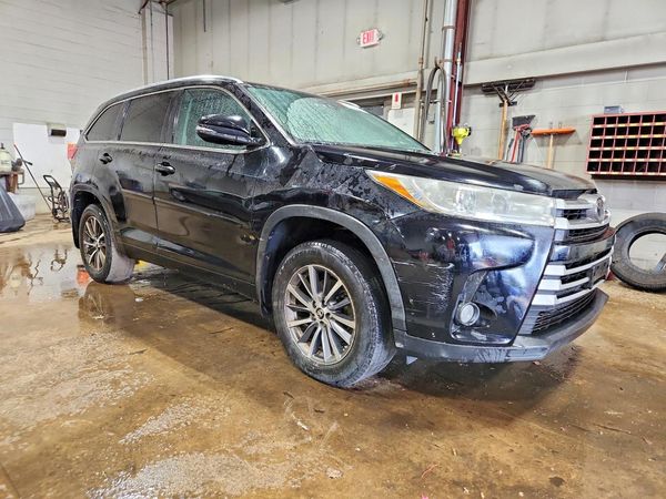 2018 TOYOTA HIGHLANDER SE/XLE — Passenger 3/4