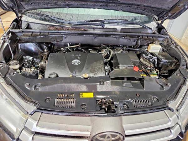 2018 TOYOTA HIGHLANDER SE/XLE — Engine bay