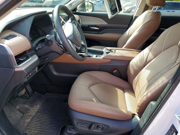 2026 TOYOTA GRAND HIGHLANDER — DENT
