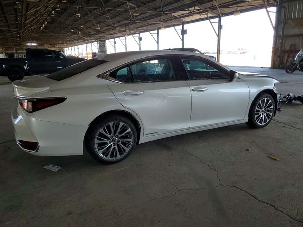 2020 LEXUS ES 300h Premium — PSRA