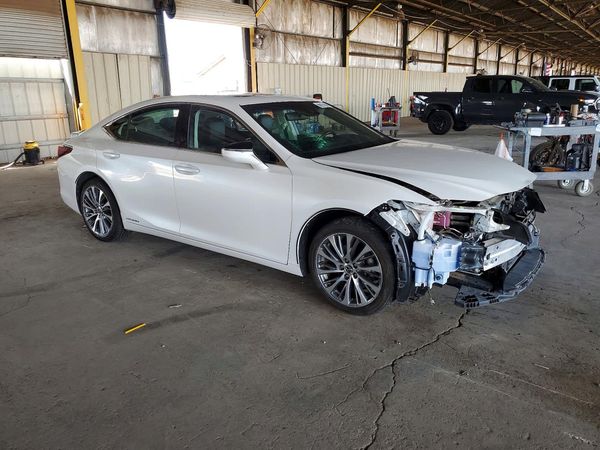 2020 LEXUS ES 300h Premium — Passenger 3/4