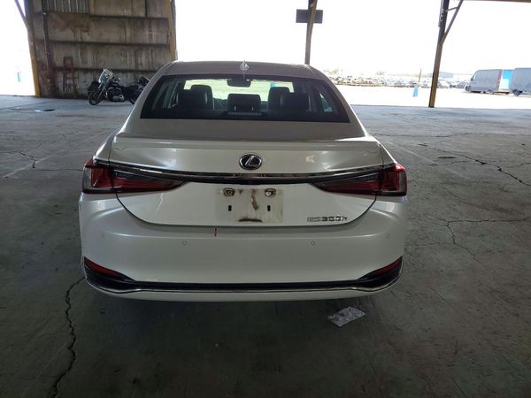 2020 LEXUS ES 300h Premium — DIRR
