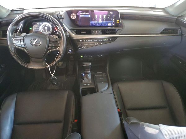 2020 LEXUS ES 300h Premium — CKPT