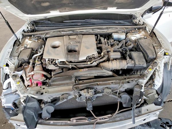 2020 LEXUS ES 300h Premium — Engine bay