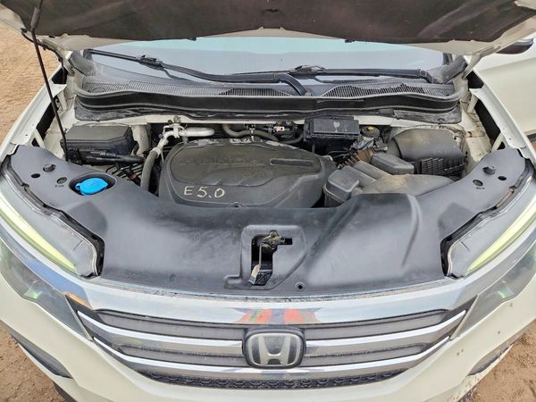 2017 HONDA PILOT EXL-N — Engine bay