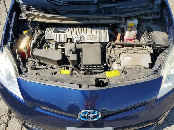 2012 TOYOTA PRIUS — Engine bay