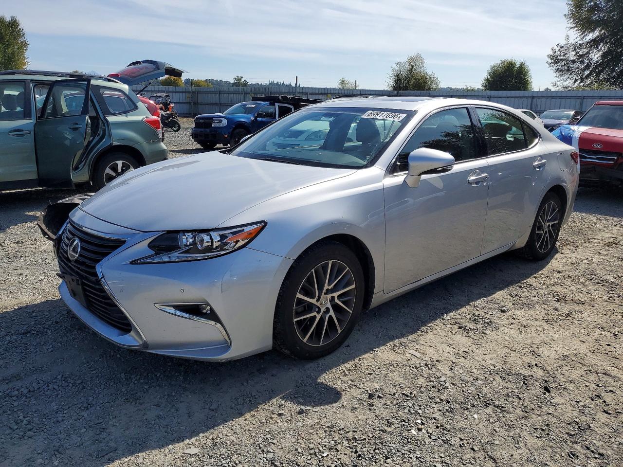 2016 LEXUS ES 350 — Front 3/4