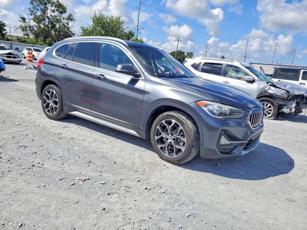 2020 BMW X1 xDrive28i — Passenger 3/4