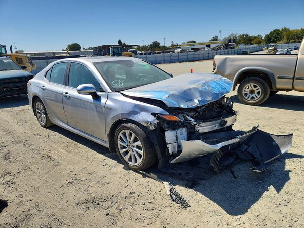 2021 TOYOTA CAMRY — Passenger 3/4