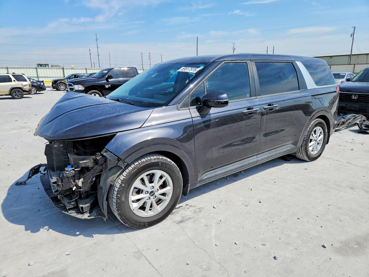 2022 KIA CARNIVAL LX, LX Seat Package — Front 3/4