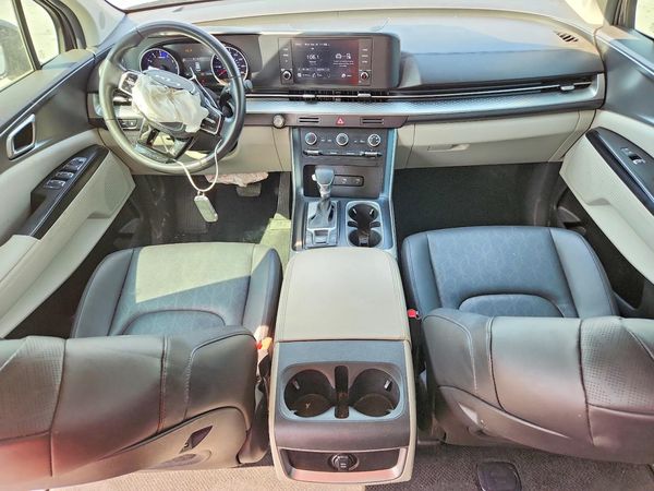 2022 KIA CARNIVAL LX, LX Seat Package — CKPT