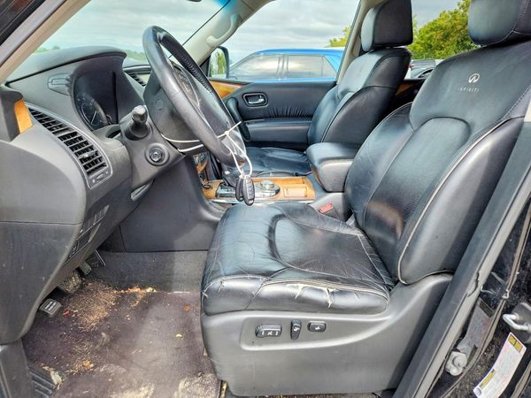 2014 INFINITI QX80 — DENT
