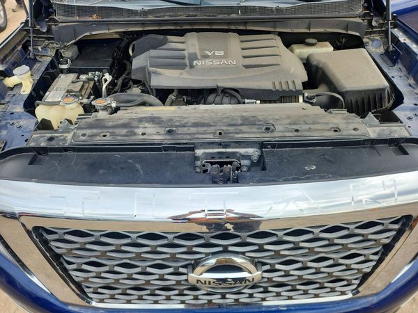 2019 NISSAN TITAN — Engine bay