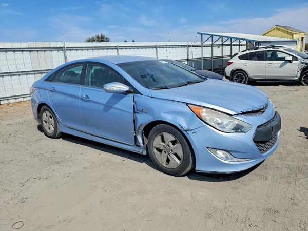 2012 HYUNDAI SONATA Middle level — Passenger 3/4