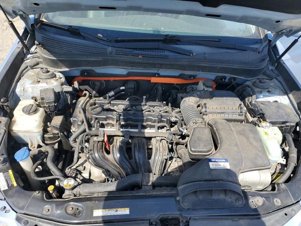 2012 HYUNDAI SONATA Middle level — Engine bay