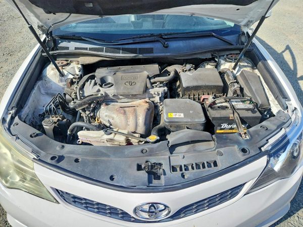 2012 TOYOTA CAMRY — Engine bay