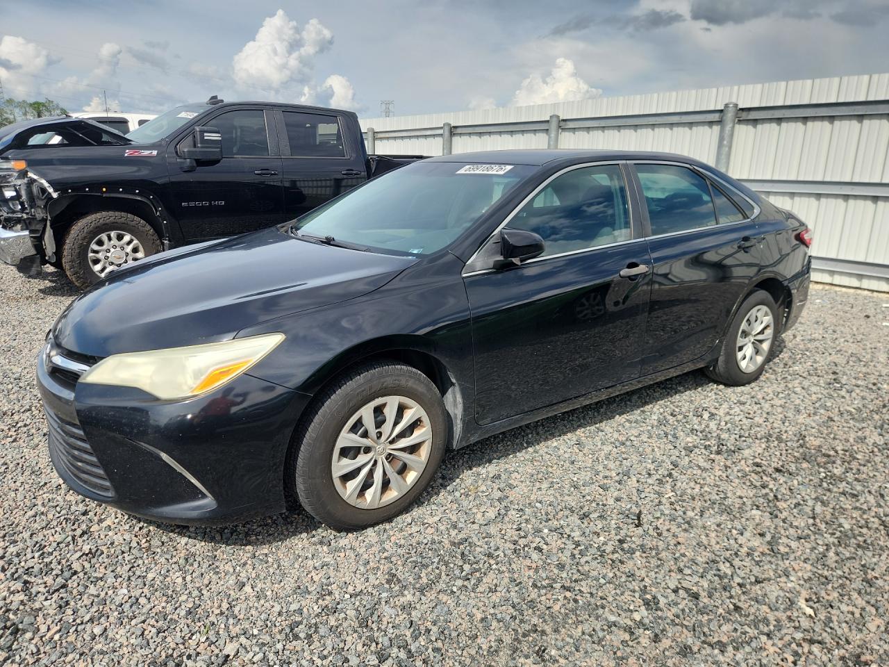 2015 TOYOTA CAMRY — Front 3/4