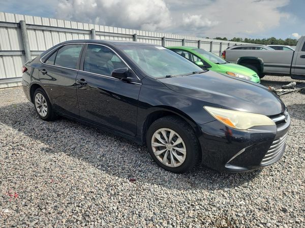 2015 TOYOTA CAMRY — Passenger 3/4