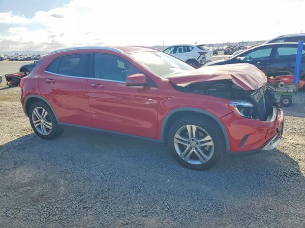 2016 MERCEDES-BENZ GLA GLA250-4M — Passenger 3/4