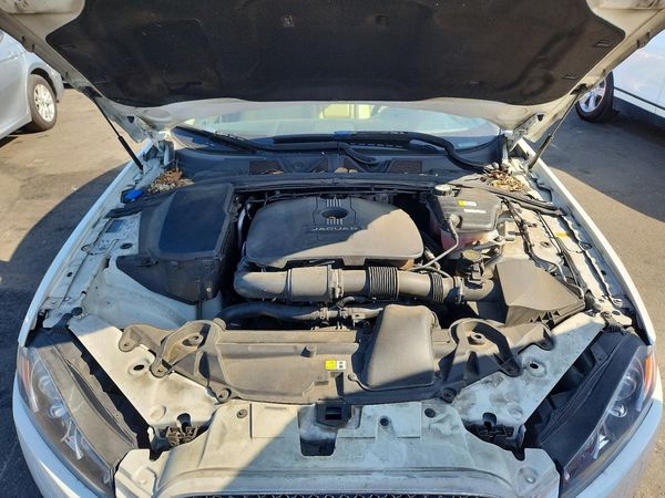 2015 JAGUAR XF — Engine bay