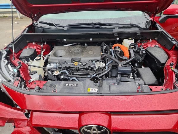 2025 TOYOTA RAV4 XLE — Engine bay