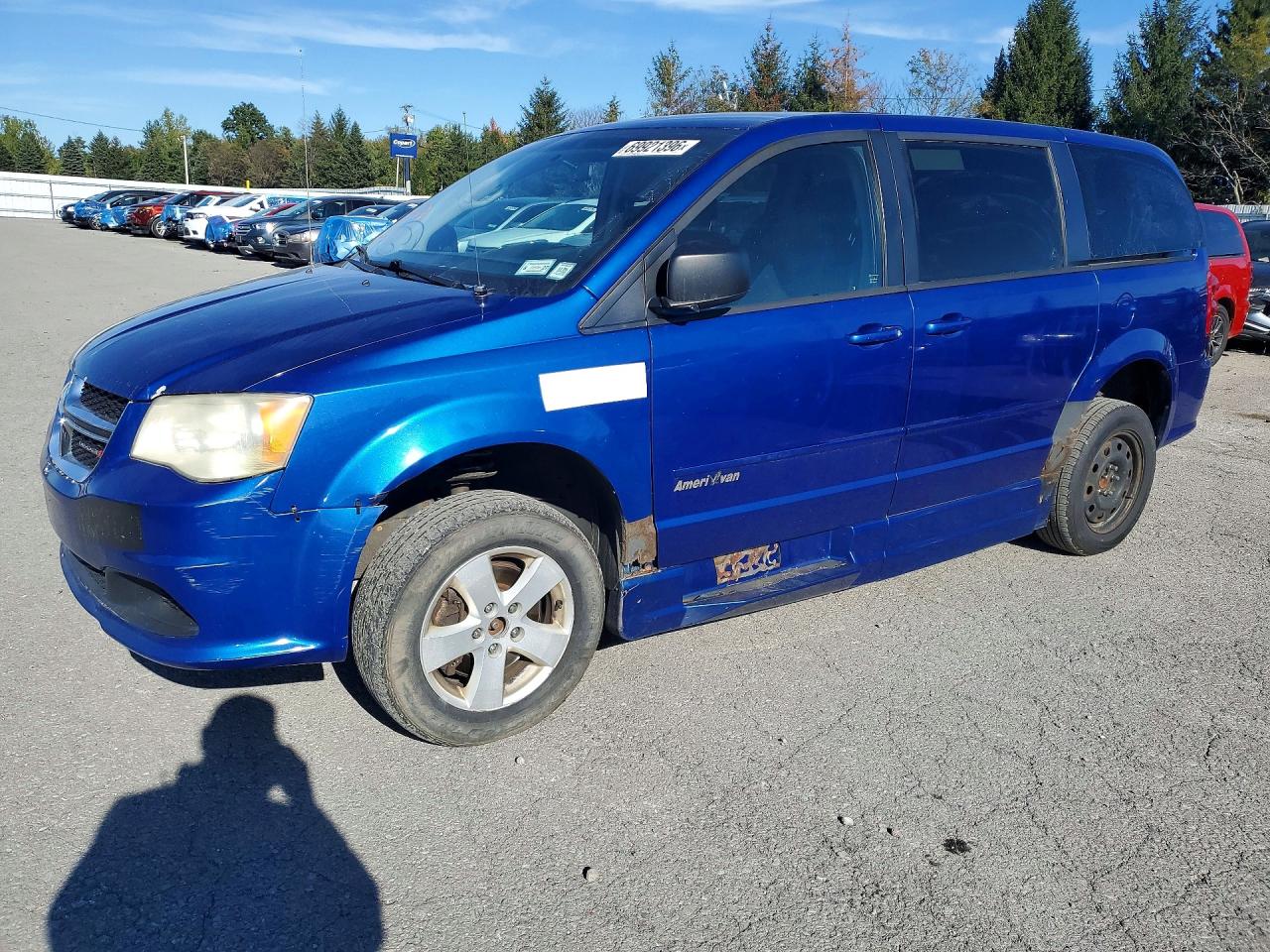 2013 DODGE GRAND CARAVAN SE — Front 3/4