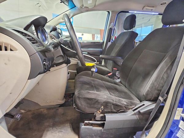 2013 DODGE GRAND CARAVAN SE — DENT