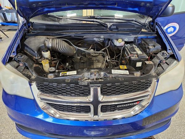 2013 DODGE GRAND CARAVAN SE — Engine bay