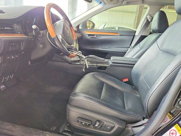 2015 LEXUS ES 300H — DENT