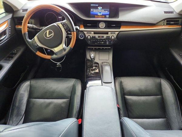 2015 LEXUS ES 300H — CKPT