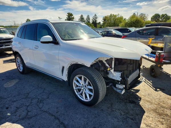 2020 BMW X5 xDrive40i — Passenger 3/4