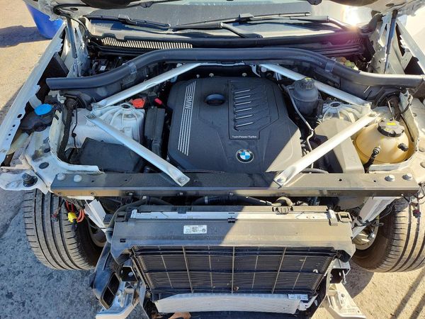 2020 BMW X5 xDrive40i — Engine bay