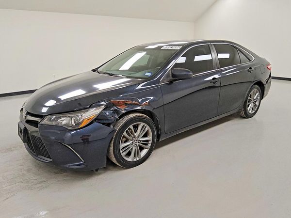 2017 TOYOTA CAMRY LE/SE/XLE/XSE — Front 3/4