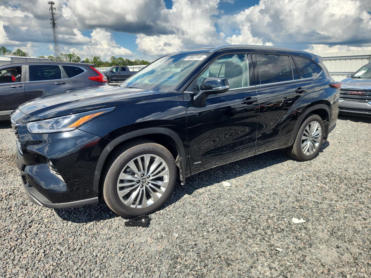 2026 TOYOTA HIGHLANDER Platinum — Front 3/4