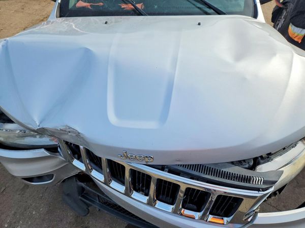 2012 JEEP CHEROKEE Laredo — Engine bay