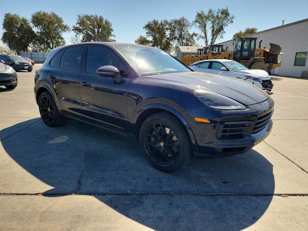 2022 PORSCHE CAYENNE Base — Passenger 3/4