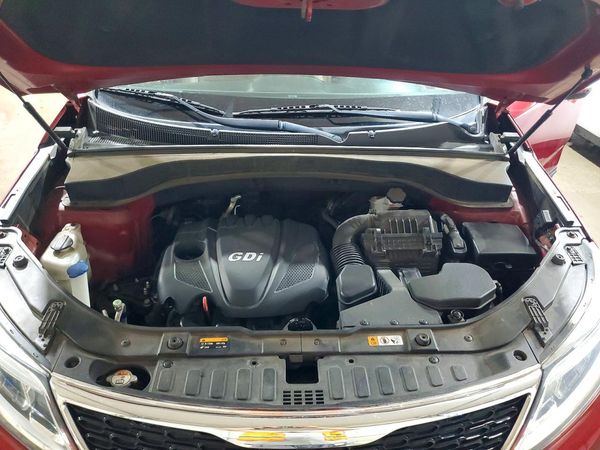 2015 KIA SORENTO GL — Engine bay