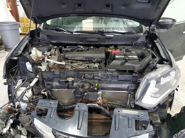 2018 NISSAN ROGUE — Engine bay