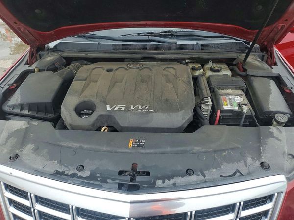 2014 CADILLAC XTS Luxury — Engine bay