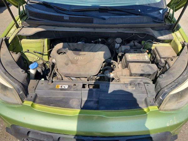 2014 KIA SOUL GL(BASE) — Engine bay