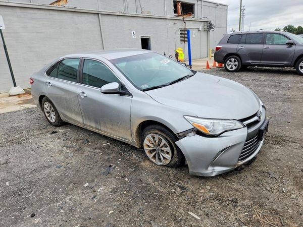 2016 TOYOTA CAMRY — Passenger 3/4